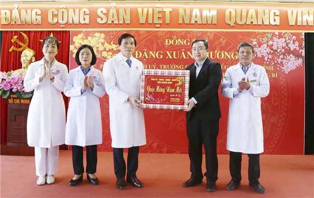 Phó Bí thư Tỉnh ủy Đặng Xuân Phương thăm, chúc Tết tại TP Uông Bí