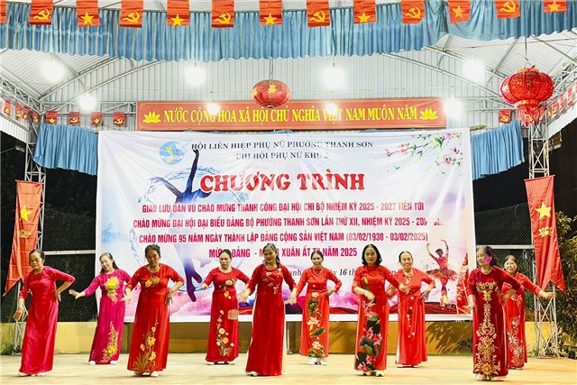 Chương trình giao lưu dân vũ tại khu 5, phường Thanh Sơn