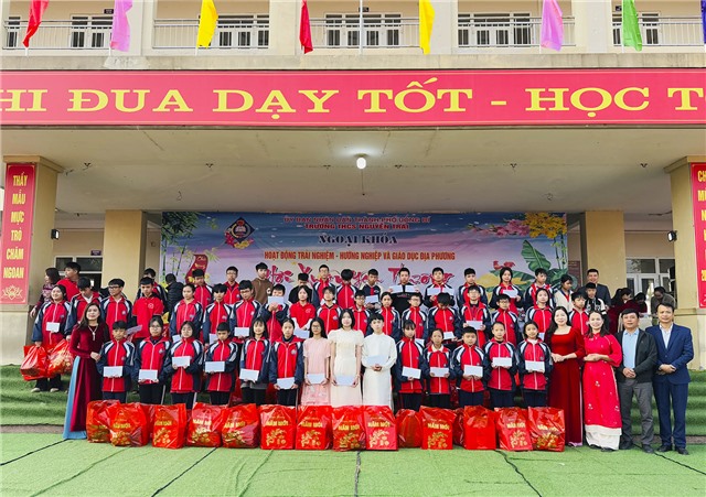 Ngoại khoá Xuân yêu thương - Tết Ất Tỵ Trường THCS Nguyễn Trãi 