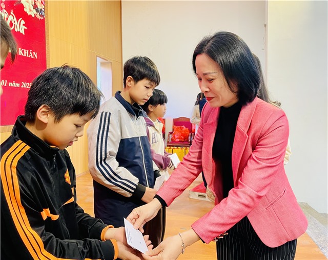 Phường Bắc Sơn trao tặng 178 suất quà Tết