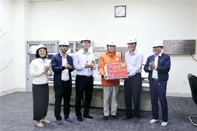 Chủ tịch UBND thành phố thăm, động viên các đơn vị, doanh nghiệp lao động sản xuất nhân dịp Xuân Ất Tỵ 2025