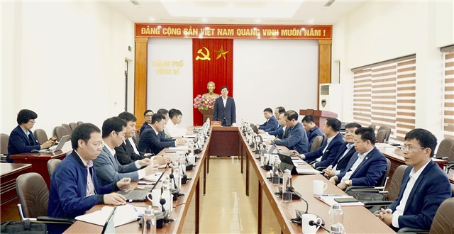 UBND thành phố giao ban thường kỳ