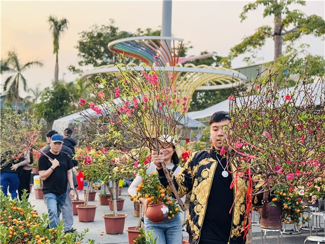 Uông Bí rộn ràng đón Tết