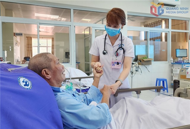 Quan tâm chăm sóc sức khỏe người cao tuổi