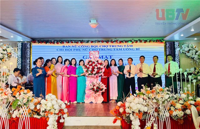 Chi hội phụ nữ Chợ Trung tâm Uông Bí gặp mặt nhân dịp kỷ niệm 95 năm ngày thành lập Hội LHPN Việt Nam (20/10/1930 - 20/10/2025)