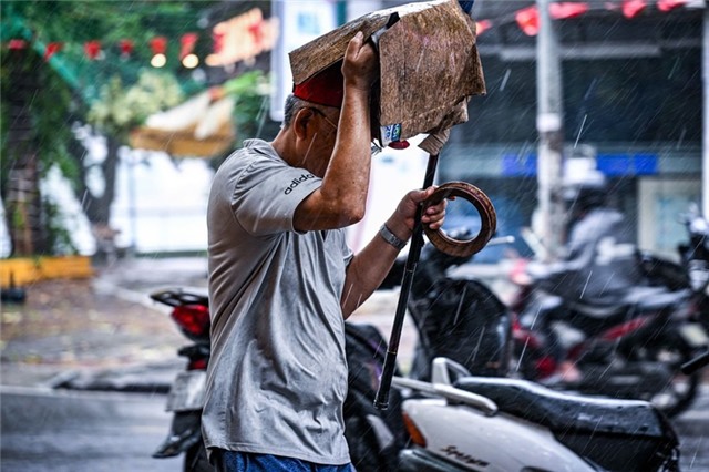 Thời tiết ngày 15/10: Mưa dông duy trì trên cả nước