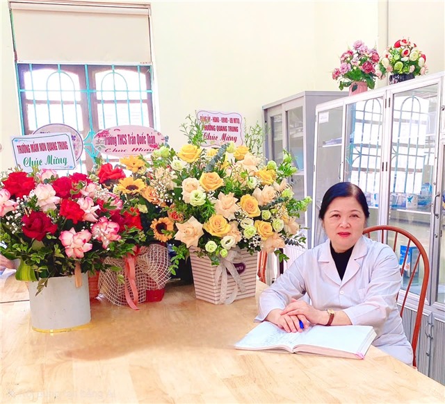 Y sỹ Mai Thị Việt Hồng: tấm gương điển hình tận tâm với sự nghiệp chăm sóc sức khỏe cộng đồng