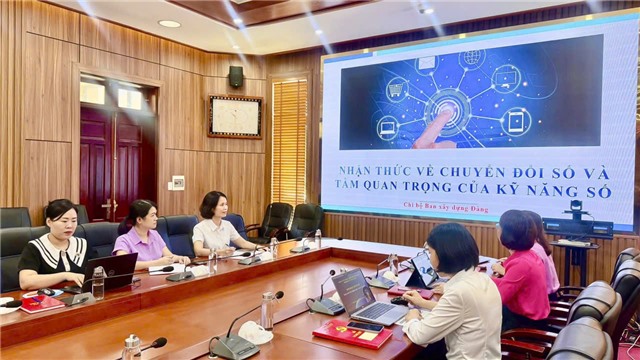 Bài 2: Phát huy vai trò tiên phong của đảng viên trong công tác chuyển đổi số