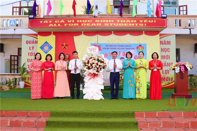 Đồng chí Đào Ngọc Sơn – Phó Bí thư Thường trực Đảng ủy khảo sát, nắm tình hình tại Trường Tiểu học Thanh Sơn sau sáp nhập