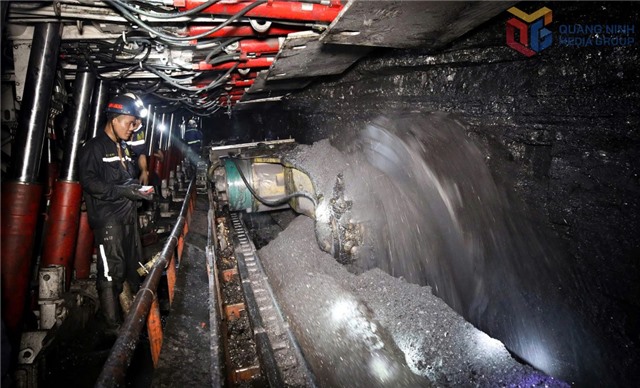 Than Nam Mẫu tăng tốc đạt sản lượng than kỷ lục