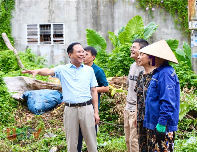 Nhân dân khu Thanh Sơn 8 (phường Uông Bí) ra quân dọn dẹp mặt bằng, chung tay chỉnh trang đô thị