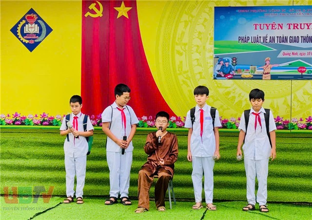 Tuyên truyền pháp luật về an toàn giao thông tại Trường THCS Nguyễn Trãi