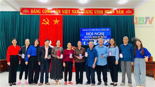 Phường Uông Bí triển khai hỗ trợ cài đặt ứng dụng “Sổ tay đảng viên điện tử”