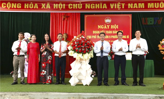 Đồng chí Nguyễn Văn Thành, Ủy viên BTV Đảng ủy, PCT HĐND phường dự ngày hội Đại đoàn kết toàn dân tại khu Thanh Sơn 9