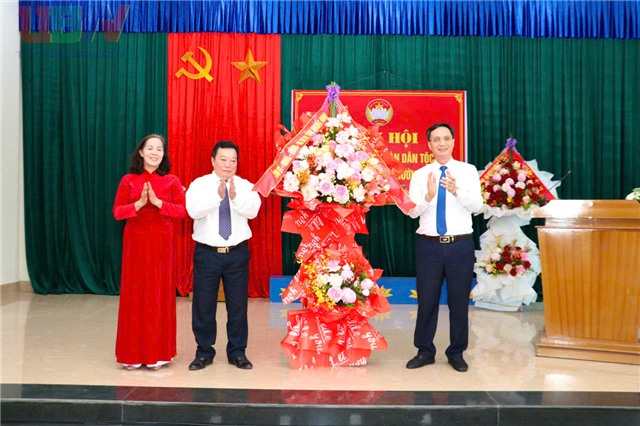 Đồng chí Nguyễn Mạnh Cường - Ủy viên BCH Đảng bộ tỉnh, Giám đốc Sở khoa học và Công nghệ Quảng Ninh dự ngày hội Đại đoàn kết toàn dân khu Yên Thanh 1