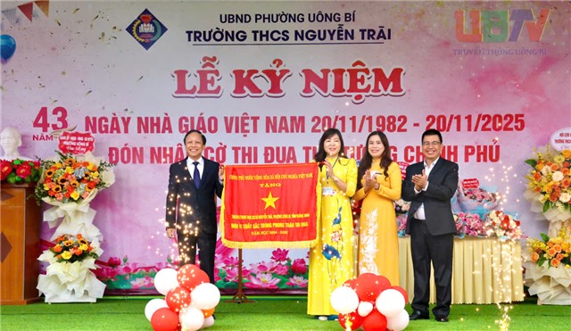 Trường THCS Nguyễn Trãi: Kỷ niệm 43 năm Ngày Nhà giáo Việt Nam và đón nhận Cờ thi đua của Thủ tướng Chính phủ