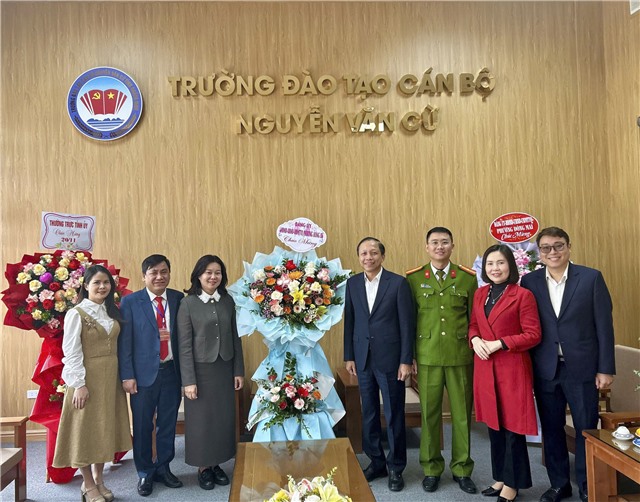 Đồng chí Nguyễn Chiến Thắng, Bí thư Đảng ủy, Chủ tịch HĐND phường Uông Bí thăm, chúc mừng các cơ sở giáo dục nhân kỷ niệm 43 năm ngày Nhà giáo Việt Nam (20/11/1982 - 20/11/2025)