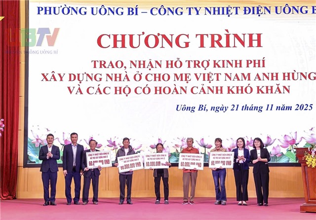 Phường Uông Bí tiếp nhận và trao hỗ trợ kinh phí xây dựng nhà ở cho Mẹ Việt Nam Anh hùng và các hộ gia đình có hoàn cảnh khó khăn