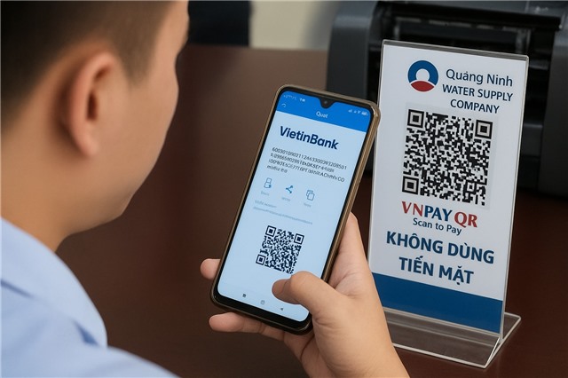 Xí nghiệp nước Uông Bí đẩy mạnh thanh toán tiền nước không dùng tiền mặt