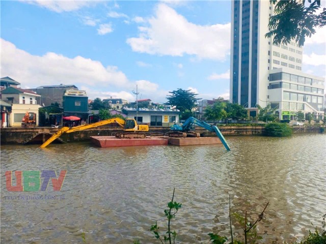 Triển khai công trình nạo vét lòng hồ Công Viên