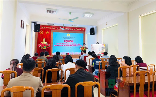 Phường Uông Bí: Tập huấn công tác bình dân học vụ số và báo cáo nhanh kết quả đại hội công đoàn tỉnh Quảng Ninh lần thứ XV