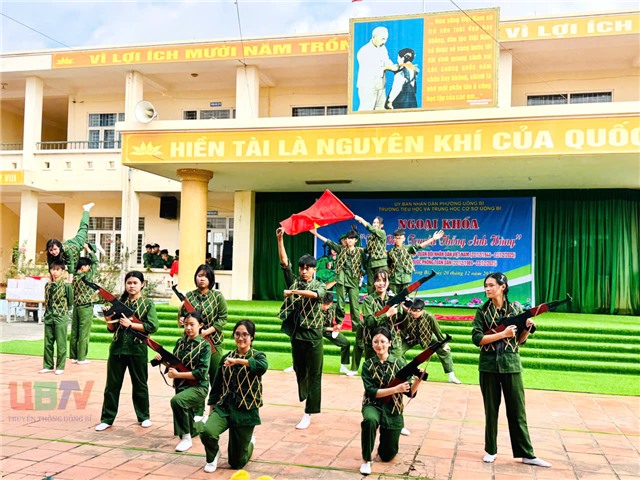 Trường Tiểu học và THCS Uông Bí: Ngoại khóa “Tiếp bước truyền thống anh hùng”