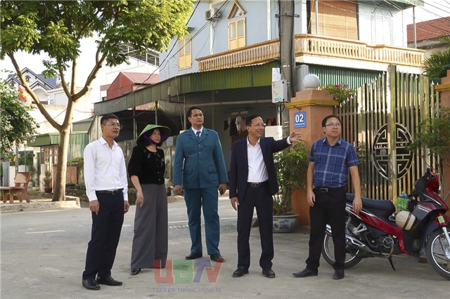 Đồng chí Nguyễn Chiến Thắng – Bí thư Đảng ủy, Chủ tịch HĐND phường kiểm tra tiến độ thực hiện các dự án chỉnh trang đô thị, xử lý ngập lụt, ô nhiễm môi trường