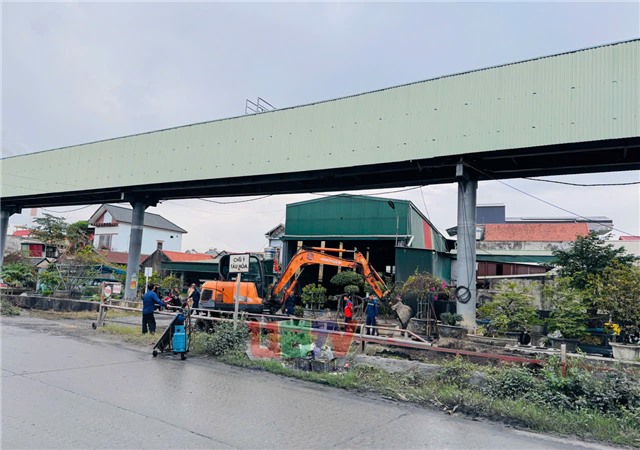 Uông Bí xóa bỏ 3 lối đi tự mở qua đường sắt tại khu phố Quang Trung 10