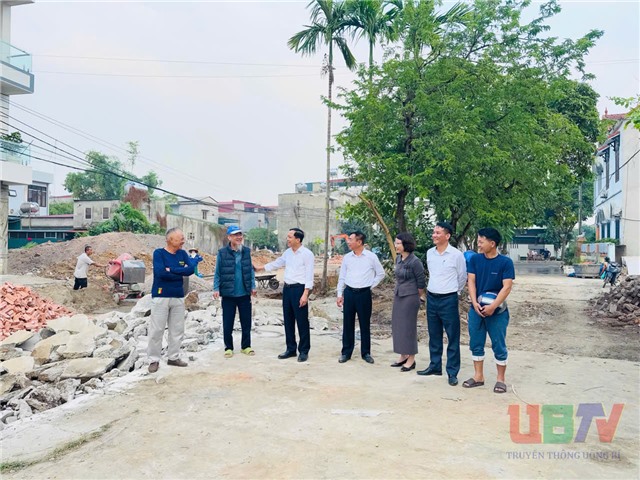 Người dân ngõ 1, 2 phố Trần Quang Khải phấn khởi khi dự án nâng cấp hạ tầng được triển khai