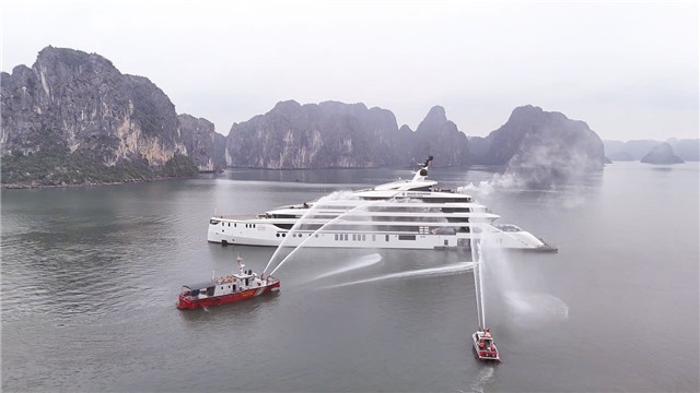 Diễn tập phương án chữa cháy và cứu nạn cứu hộ trên du thuyền Grand Pioneer 1