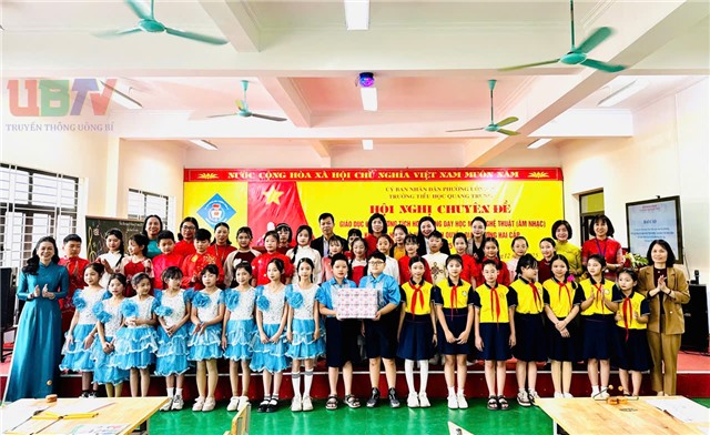 Sinh hoạt chuyên đề giáo dục địa phương tích hợp trong dạy học môn Âm nhạc