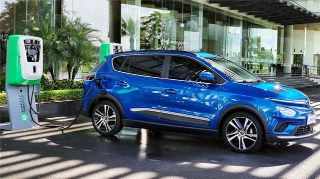 Đề xuất tiếp tục mức thu lệ phí trước bạ 0% đối với ô tô điện chạy pin đến 28/02/2027