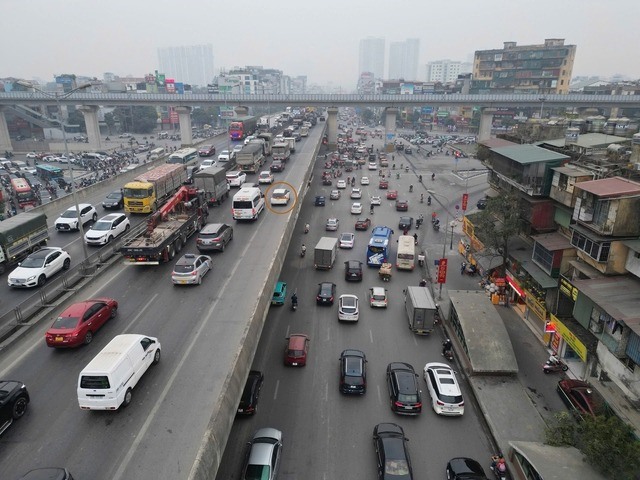 Ô tô đi vào làn khẩn cấp có thể bị phạt đến 22 triệu đồng