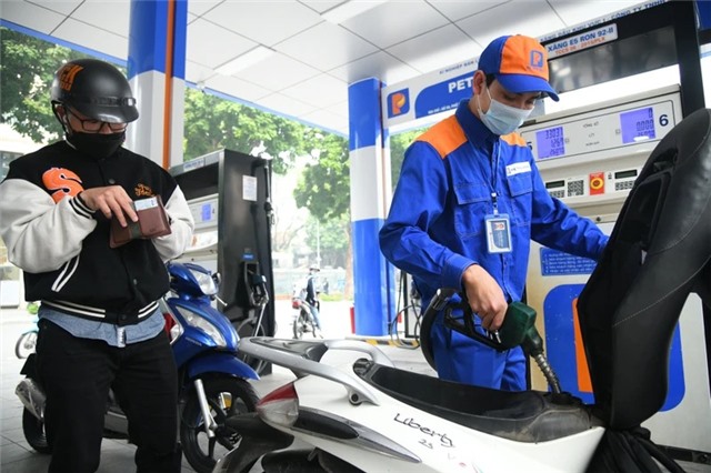 Giá xăng tiếp tục tăng hơn 200 đồng/lít tại kỳ điều hành ngày 20/2