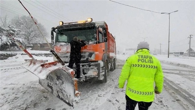 Bão tuyết lịch sử phong tỏa hơn 2.000 tuyến đường tại Thổ Nhĩ Kỳ