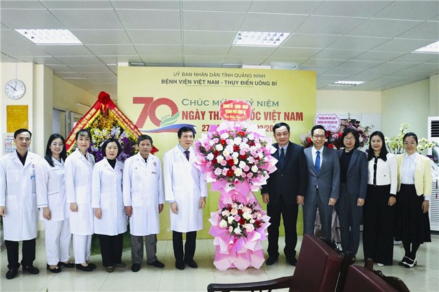 Bí thư Thành ủy Mai Vũ Tuấn thăm, tặng quà nhân ngày thầy thuốc Việt Nam