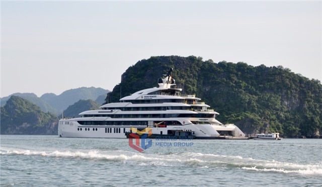 Vinh danh du thuyền trên Vịnh Hạ Long