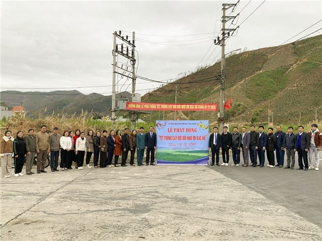 Phường Vàng Danh trồng 40 cây Kèn Hồng hưởng ứng Tết trồng cây đời đời nhớ ơn Bác Hồ