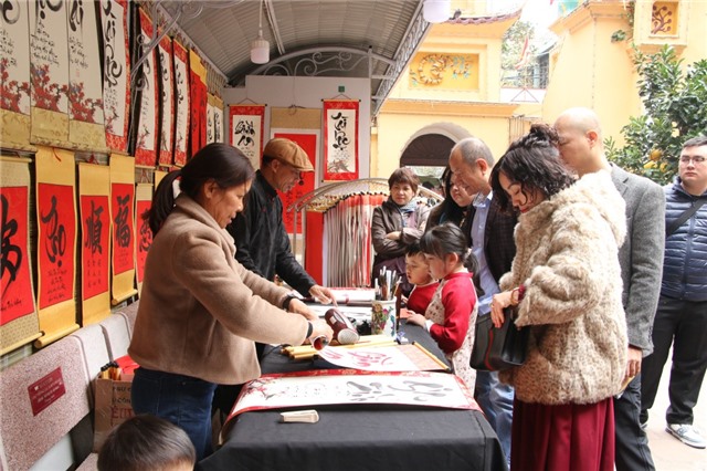 Phát triển văn hoá, con người trong kỷ nguyên mới