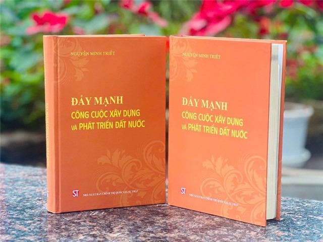 Ra mắt cuốn sách 'Đẩy mạnh công cuộc xây dựng và phát triển đất nước'