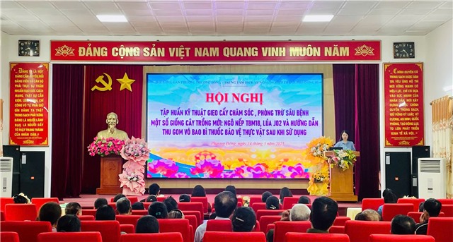 Tập huấn kỹ thuật gieo cấy chăm sóc, phòng trừ sâu bệnh một số giống cây trồng mới, hướng dẫn thu gom vỏ bao bì thuốc bảo vệ thực vật sau khi sử dụng