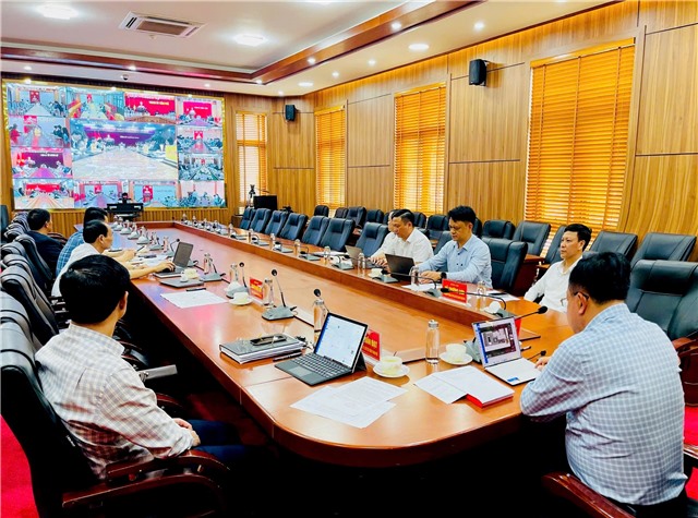 Hội nghị nghe báo cáo tình hình, kết quả giải quyết, tháo gỡ khó khăn vướng mắc liên quan đến các dự án, công trình động lực trong và ngoài sách