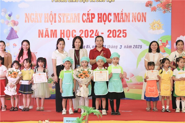 Ngày hội STEAM cấp học mầm non thành phố Uông Bí năm học 2024-2025