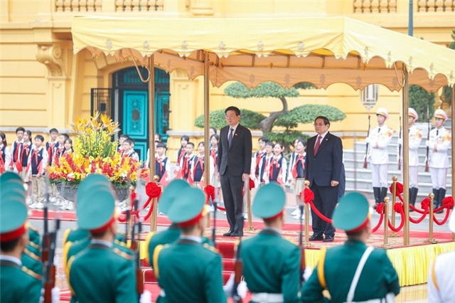 Thủ tướng Phạm Minh Chính chủ trì Lễ đón Thủ tướng Singapore thăm chính thức Việt Nam