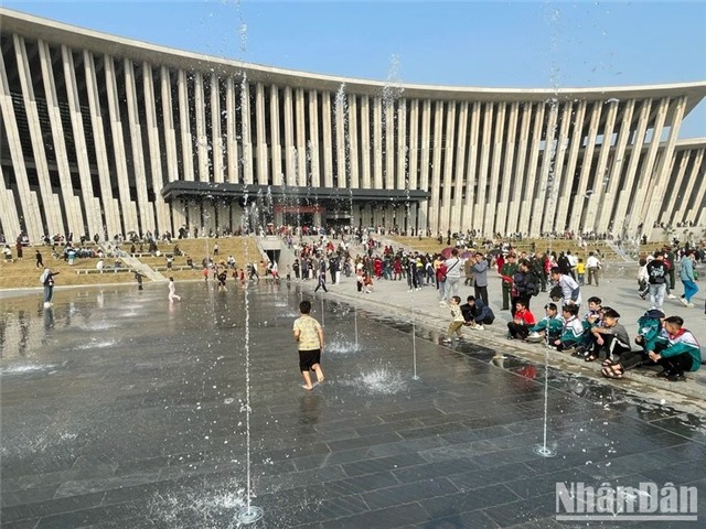 Ngày 27/3, nhiều khu vực trên cả nước có nắng nóng, có mưa rào và dông vài nơi