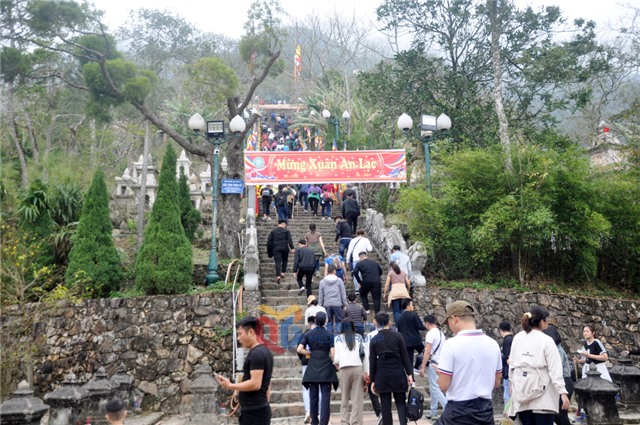 Mùa xuân đi lễ đền, chùa...