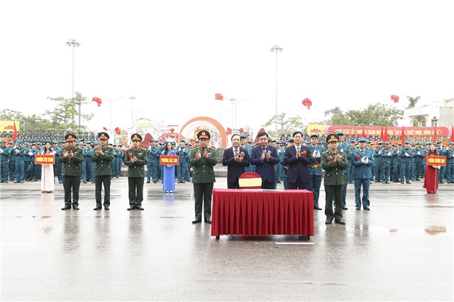 Thành phố Uông Bí ra quân huấn luyện năm 2025 và phát động đợt thi đua cao điểm “Thần tốc - Quyết thắng”