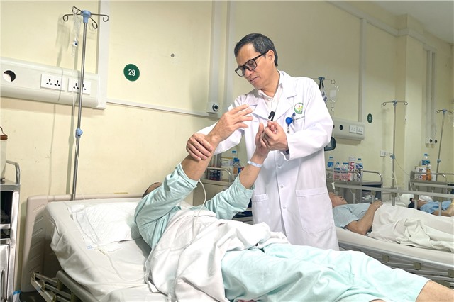 Lần đầu tiên tại Việt Nam phẫu thuật nội soi qua cung mày để bỏ khối u não