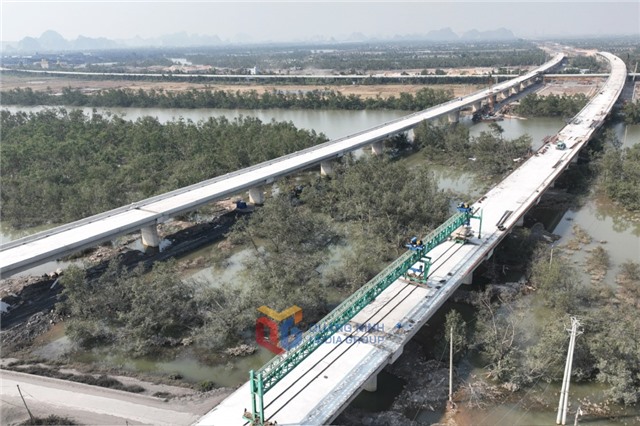 Tập trung thi công Dự án đường ven sông