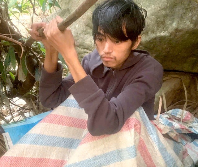 Trốn nghĩa vụ quân sự, thanh niên sống 'chui lủi' trong rừng